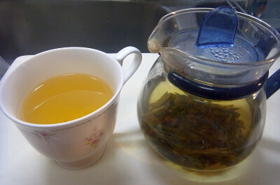 R0033818_0407昼-蓮茶初めてポットで入れる_400.jpg
